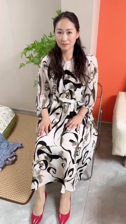 【抖音泄密】神似孟晚舟 气质熟女【Any园姨】全部大尺度视频 18V