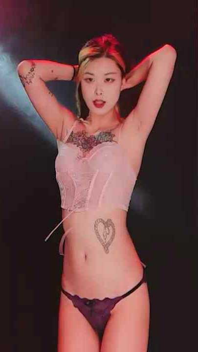 其他 Emeralds_Girls 大尺度乳贴抖奶26V【3.51G】