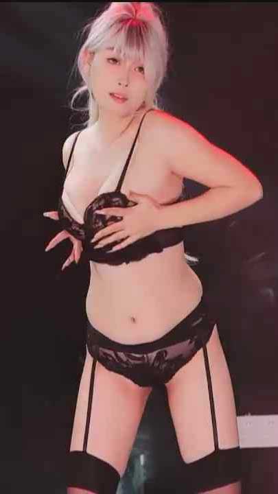 其他 Emeralds_Girls 情趣露奶裸舞16V【1.03G】