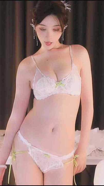 虎牙 爆汁小秘密 内衣一字马热舞1V【499M】