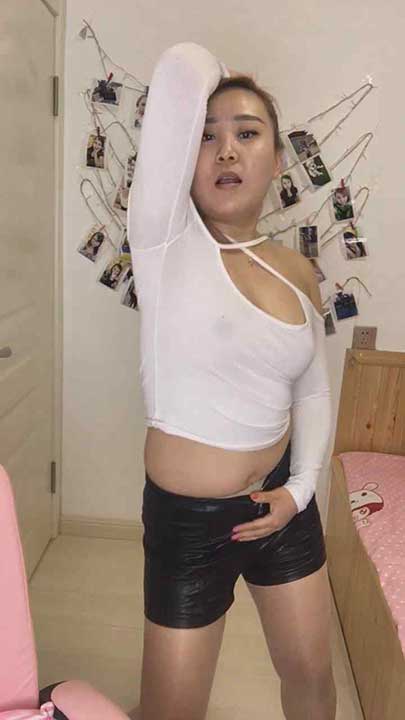 广场舞 尚官清月 熟女脱衣无内诱惑热舞38V【2.89G】